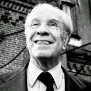 “Non posso darti soluzioni per tutti i problemi della vita. Non ho risposte per i tuoi dubbi o timori, però posso ascoltarti e dividerli con te. Non posso cambiare né il tuo passato né il tuo futuro, però quando serve starò vicino a te.” (Jorge Luis Borges)