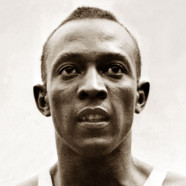 “Le battaglie che contano non sono quelle per la medaglia d’oro. Le lotte dentro di te, quelle invisibili, sono quelle che contano davvero.”  (Jesse Owens)