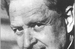 “Non rinunciare ad un sogno solo perché pensi che ti ci vorrà troppo tempo per realizzarlo… il tempo passerà comunque.” (Nazim Hikmet)