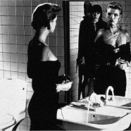 Donna allo specchio – Helmut Newton