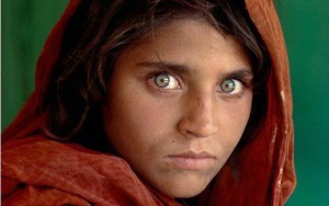 Steve McCurry - Volto di bimba con occhi verdi