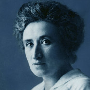 “Chi non si muove, non può rendersi conto delle proprie catene” (Rosa Luxemburg)