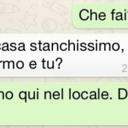 “Che fai?” – “Sono a casa stanchissimo, tra poco dormo e tu?” – “Sono qui nel locale. Dietro di te.”