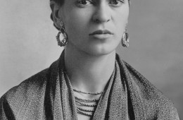 “Non come chi vince sempre, ma come chi non si arrende mai.” (Frida Khalo)