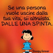 “Se una persona vuole uscire dalla tua vita, sii altruista. DALLE UNA SPINTA”