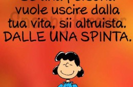 “Se una persona vuole uscire dalla tua vita, sii altruista. DALLE UNA SPINTA”